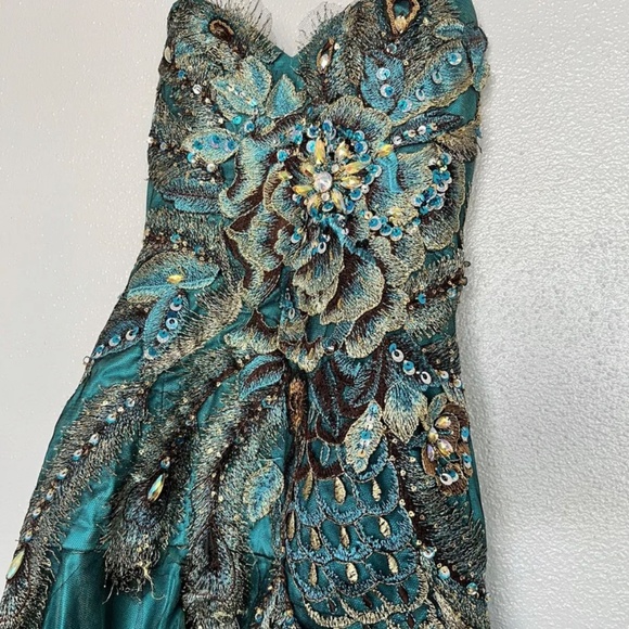 Mac Duggal Prom Dress size 0, Peacock, with sweetheart neckline and sidesplit - Picture 7 of 7